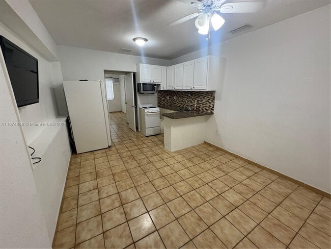 3289 SW 25th St in Miami, FL - Building Photo - Building Photo