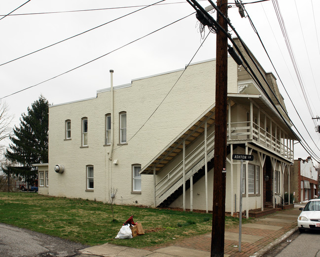 402 Sand St in Ravenswood, WV - Building Photo - Building Photo