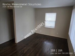 2325 SW Moundview Dr in Topeka, KS - Building Photo - Building Photo