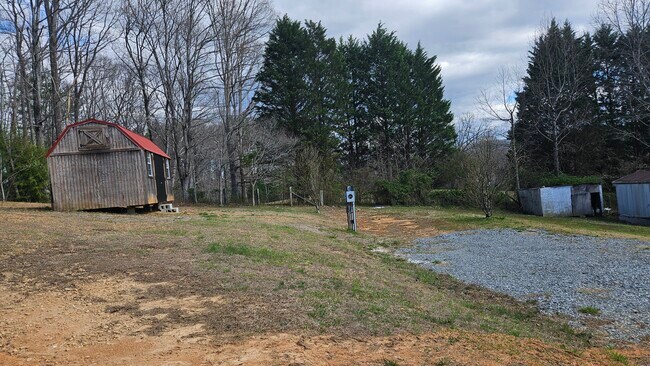 122 Ashley Ln in Pisgah Forest, NC - Building Photo - Building Photo