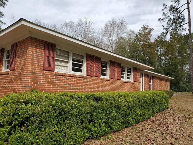 105 Crestview Dr in East Dublin, GA - Building Photo - Building Photo