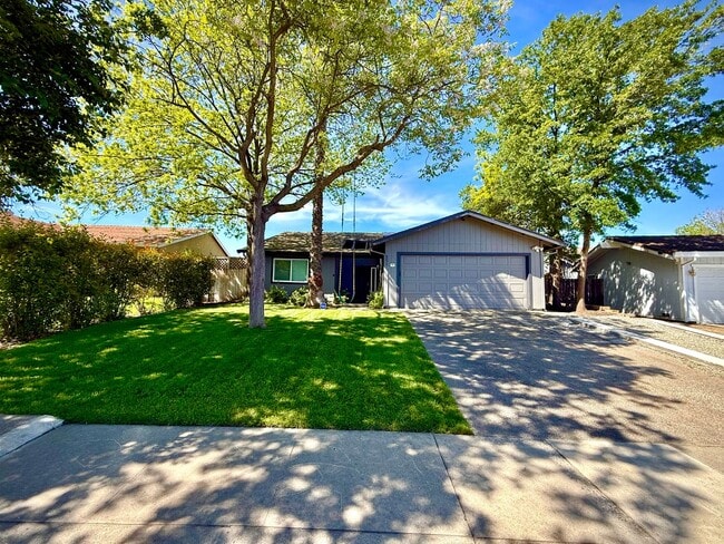 8077 Cornerstone Way in Citrus Heights, CA - Building Photo - Building Photo