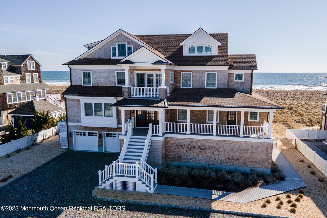 1407 Ocean Ave in Mantoloking, NJ - Building Photo