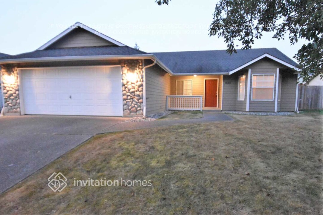 18511 E Country Club Dr in Arlington, WA - Building Photo