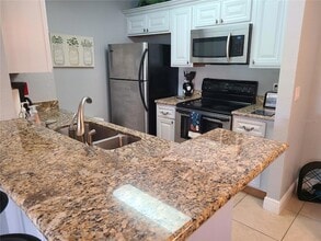 8932 Manor Loop, Unit 106 in Lakewood Ranch, FL - Building Photo - Building Photo