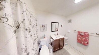 3040 NE 16th Ave, Unit 107 in Oakland Park, FL - Building Photo - Building Photo