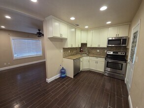 560 Elm Ave in Gustine, CA - Building Photo - Building Photo