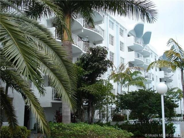 484 NW 165th St-Unit -A415 in Miami, FL - Building Photo