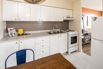 Lakeview Apartments in Ottawa, ON - Building Photo - Building Photo