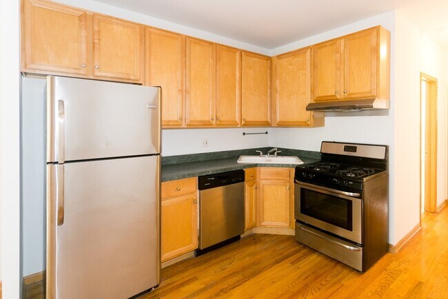 1319 N Campbell Ave, Unit M08H in Chicago, IL - Building Photo - Building Photo