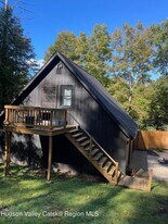 190 Green Lake Rd in Athens, NY - Building Photo