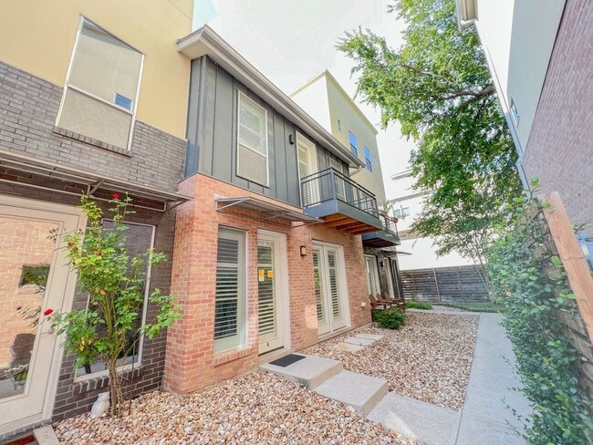 property at 1205 Kinney Ave