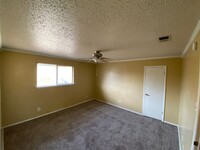 1102 Royal Crest Dr in Killeen, TX - Building Photo - Building Photo