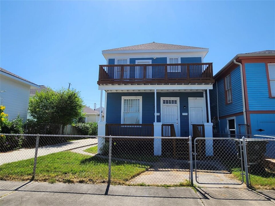 1809 Avenue O 1/2 in Galveston, TX - Building Photo