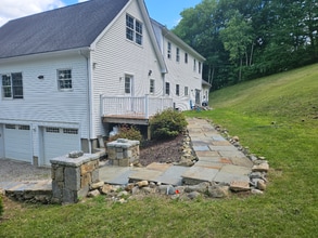 52 Pond Brook Rd in Newtown, CT - Building Photo - Building Photo