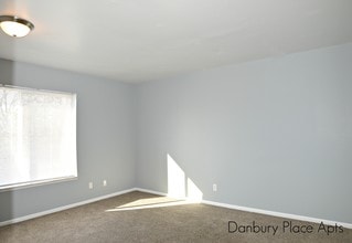 Danbury Place Apartments in Grand Rapids, MI - Building Photo - Building Photo