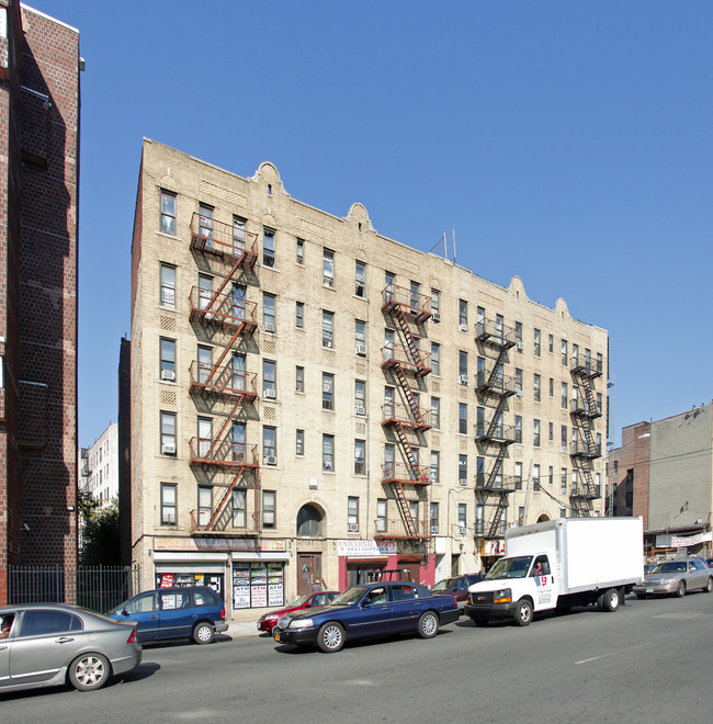 2031-2037 Webster Ave in Bronx, NY - Foto de edificio - Building Photo