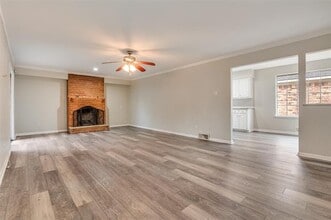 2244 Homeway Cir in Dallas, TX - Foto de edificio - Building Photo