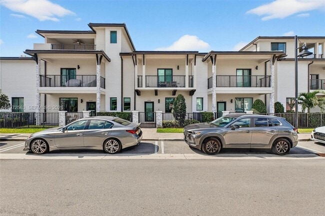 4546 NW 83rd Ave in Doral, FL - Building Photo - Building Photo