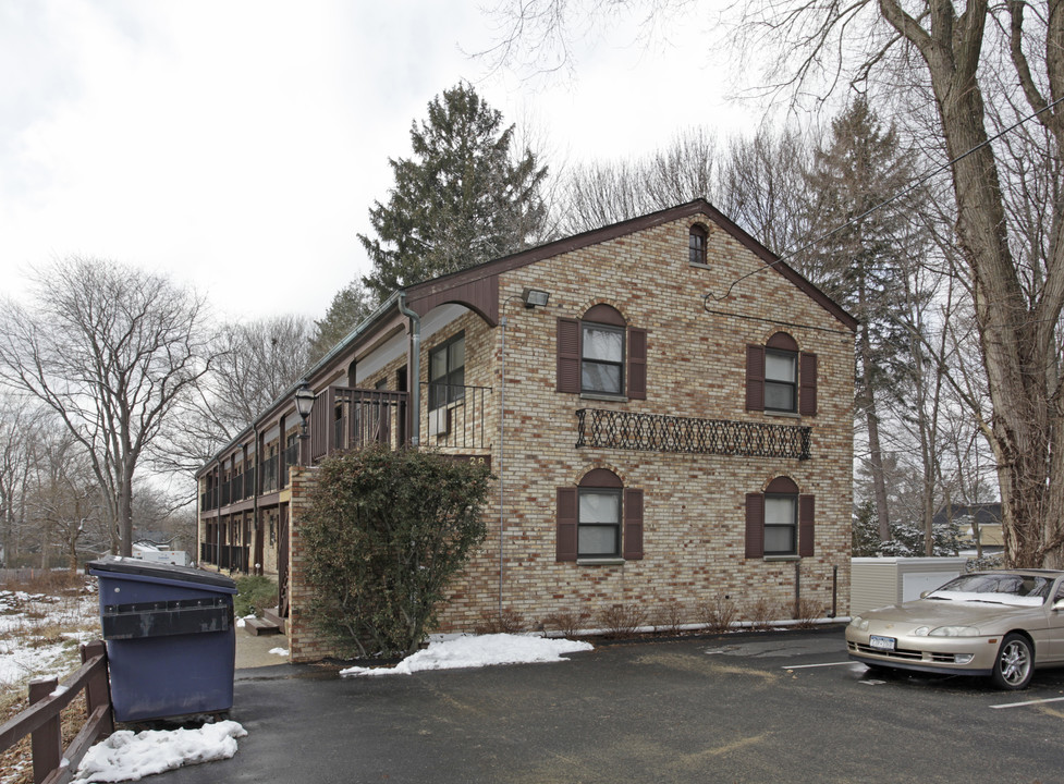 28 Belltown Rd in Stamford, CT - Building Photo