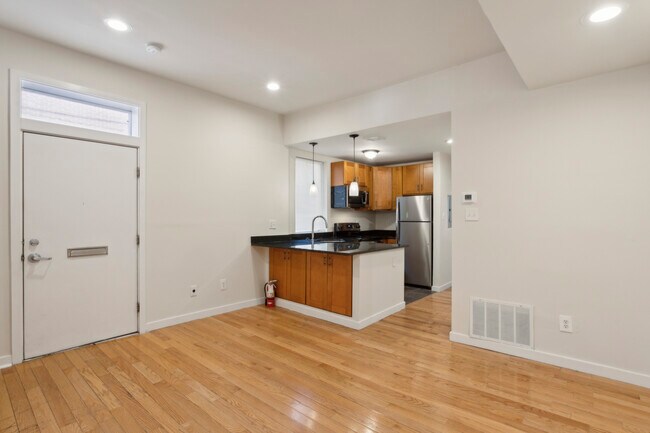 1520 Bainbridge St, Unit A in Philadelphia, PA - Building Photo - Building Photo