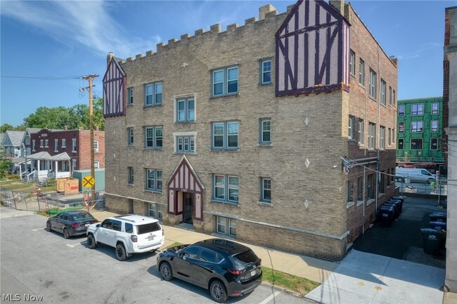 1385 Cranford Ave in Lakewood, OH - Foto de edificio - Building Photo