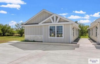 2128 Norfolk Dr, Unit 108 in Harlingen, TX - Building Photo