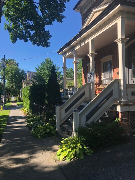 147 Woodlawn Ave, Unit 2 in Saratoga Springs, NY - Building Photo