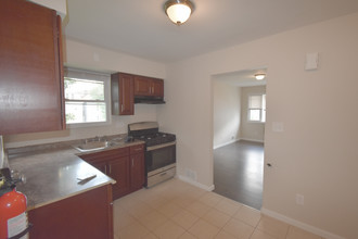 422-424 Jackson Ave, Elizabeth NJ 07201 in Elizabeth, NJ - Building Photo - Interior Photo