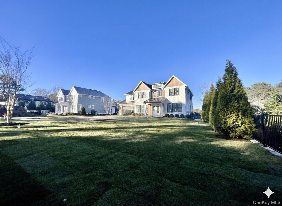 59 Shinnecock Hills Rd in Southampton, NY - Building Photo