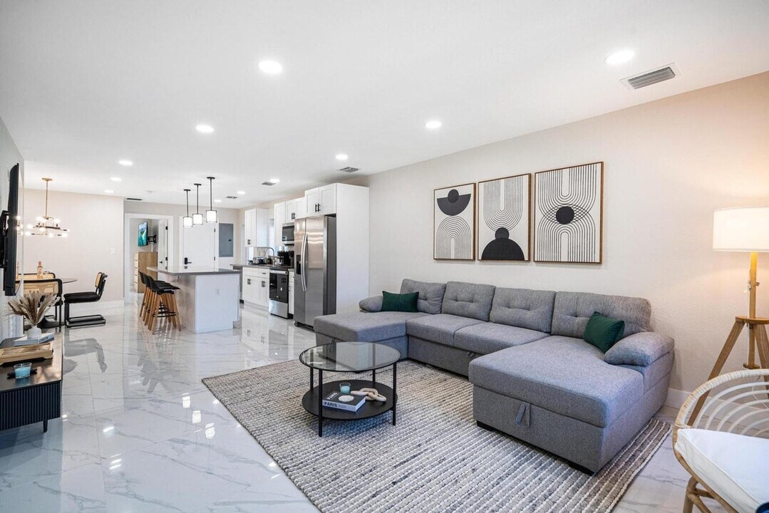 6822 NW 4th Ave in Miami, FL - Building Photo