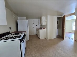 130 E Elisha St in Waterloo, NY - Foto de edificio - Building Photo