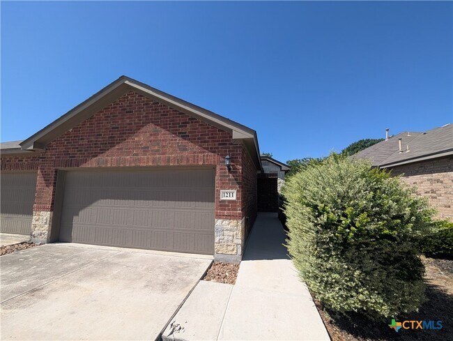 1211 FM306 in Canyon Lake, TX - Building Photo - Building Photo