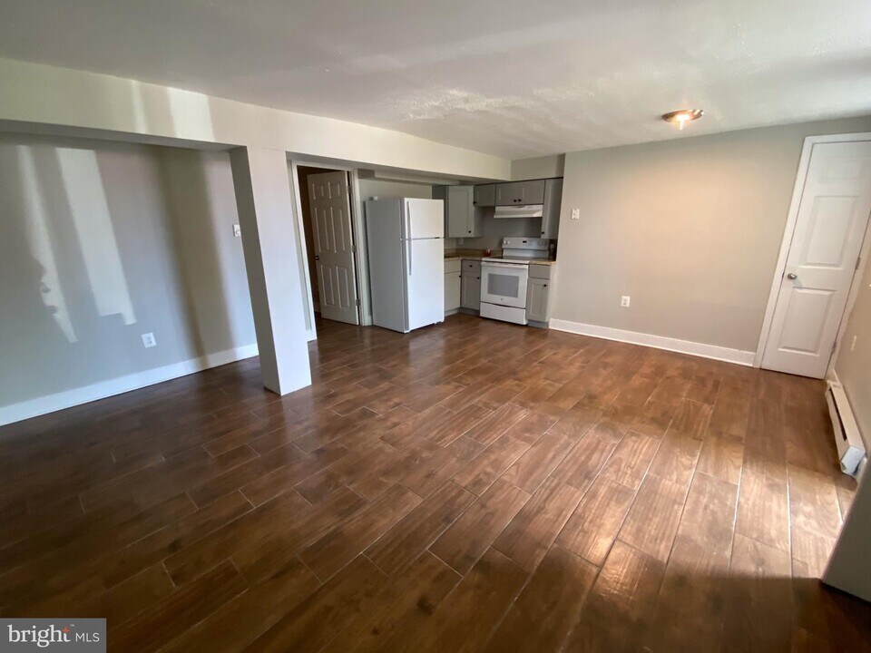 400 E Washington St-Unit -1 in Charles Town, WV - Building Photo