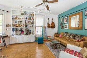 35 Lexington Ave in Montclair, NJ - Building Photo - Building Photo