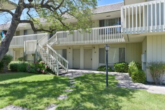 OTAVON APARTMENTS in Novato, CA - Building Photo - Building Photo