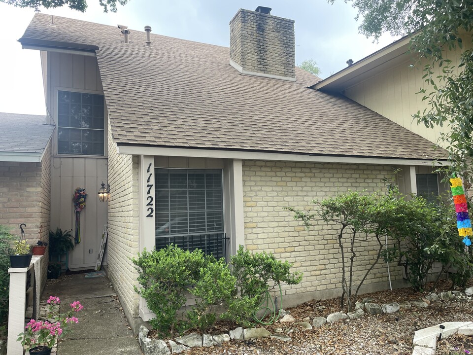 11722 Whisper Dew St in San Antonio, TX - Foto de edificio