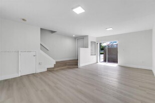 6514 SW 128th Pl in Miami, FL - Building Photo