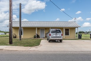 RIGTOWN ESTATES in Pearsall, TX - Building Photo - Building Photo