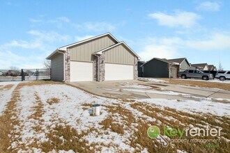 2236 Country Lakes St in Haysville, KS - Building Photo - Building Photo