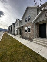 64 S Moonlit Rd in Mapleton, UT - Building Photo