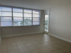 2761 Taft St, Unit 411 in Hollywood, FL - Foto de edificio - Building Photo