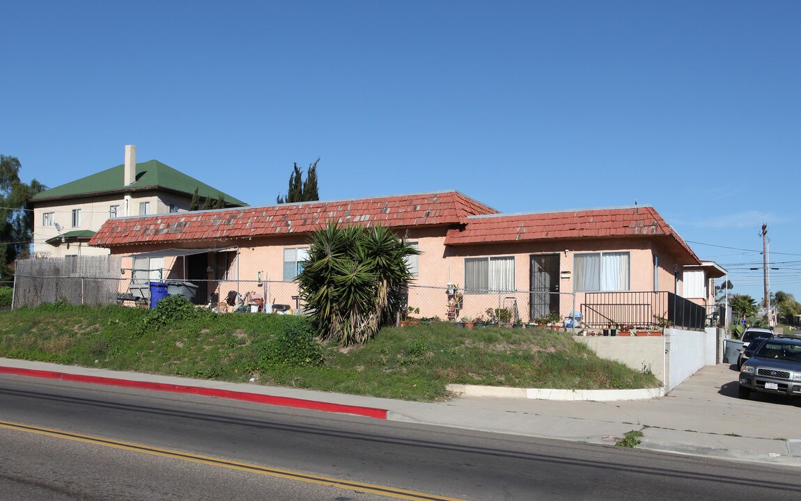 1611-1613 Palm Ave in National City, CA - Foto de edificio