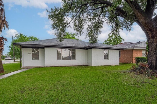 property at 1040 17th St