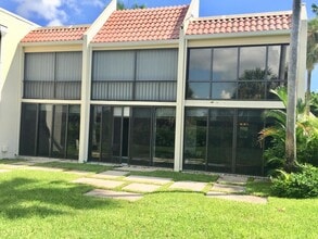 1705 Presidential Way in West Palm Beach, FL - Building Photo - Building Photo