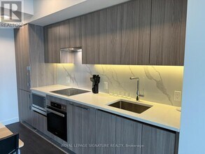 3 Concord Cityplace Wy in Toronto, ON - Building Photo - Building Photo