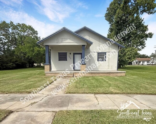 property at 908 Stilwell Blvd