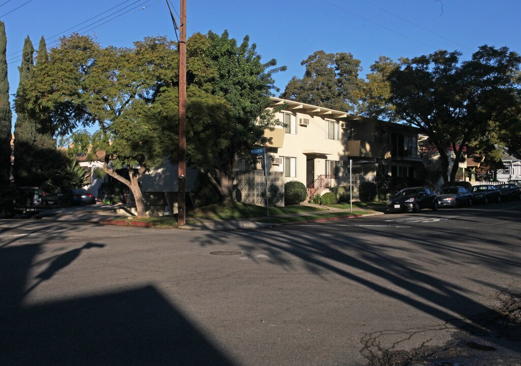 1851-1861 Rodney Dr in Los Angeles, CA - Building Photo