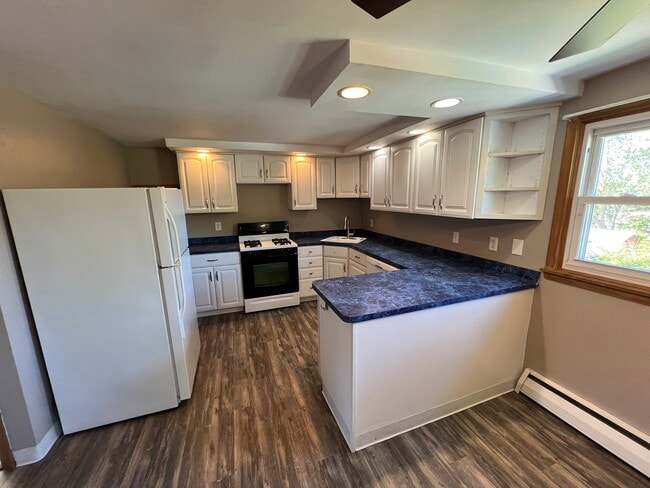 82 Grant St, Unit Upper in Depew, NY - Building Photo - Building Photo