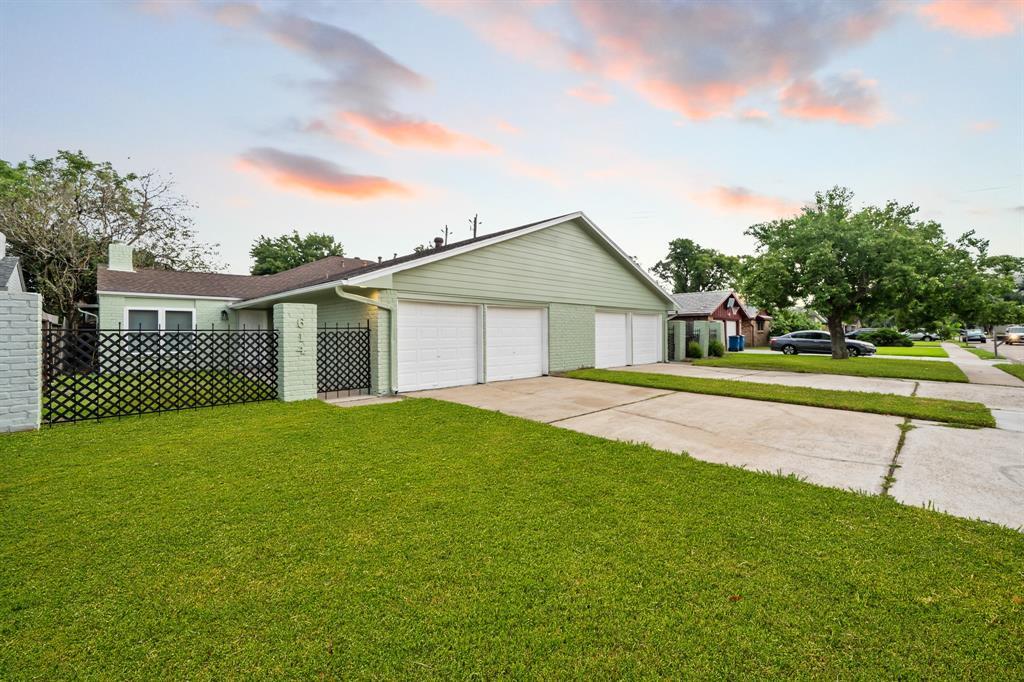 614 Cole St in Webster, TX - Building Photo